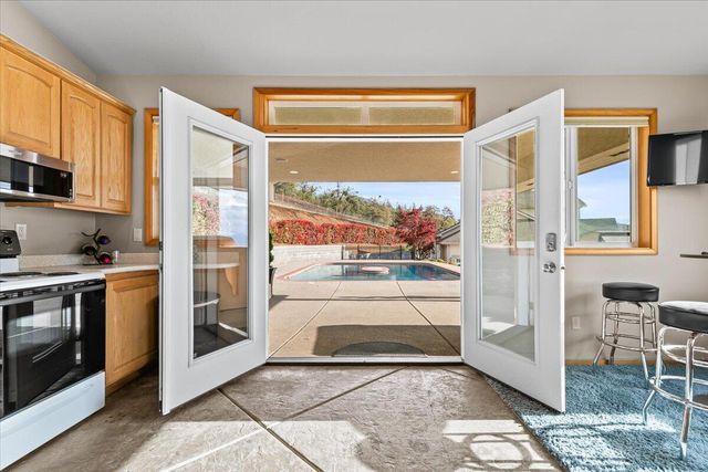 4002 Dry Creek Road, Medford, OR 97504