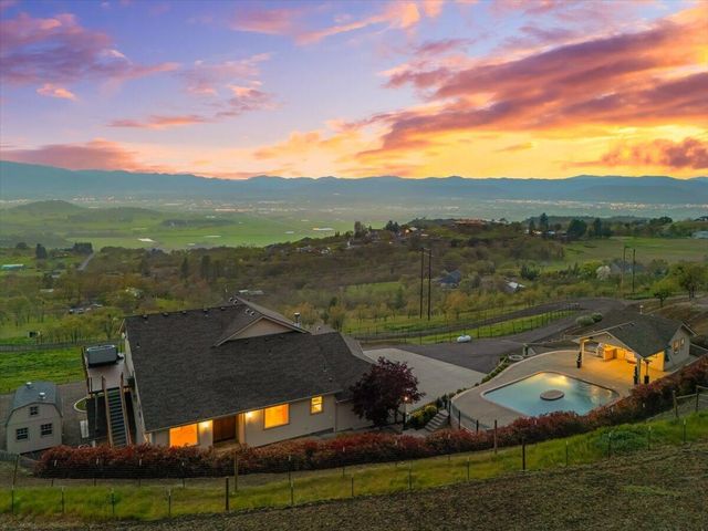 4002 Dry Creek Road, Medford, OR 97504