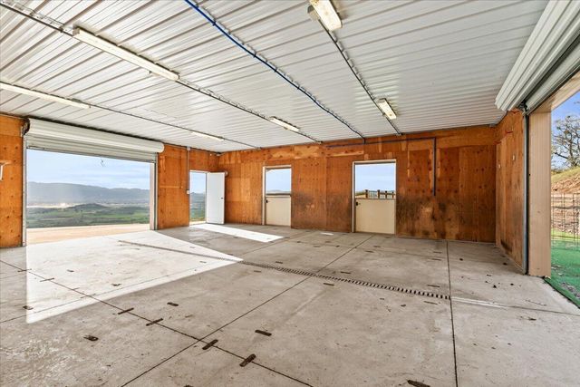 4002 Dry Creek Road, Medford, OR 97504