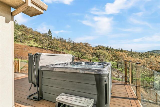 4002 Dry Creek Road, Medford, OR 97504