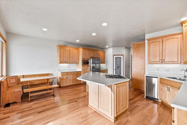 4002 Dry Creek Road, Medford, OR 97504