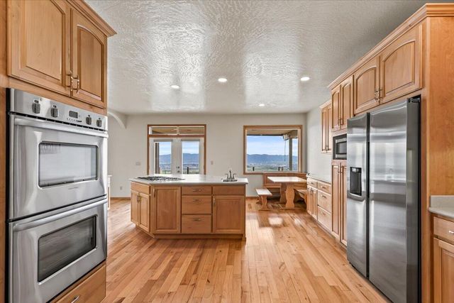 4002 Dry Creek Road, Medford, OR 97504