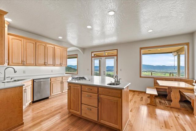 4002 Dry Creek Road, Medford, OR 97504