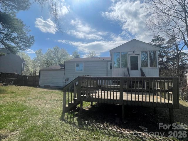 1221 Farmfield Lane, Charlotte, NC 28213