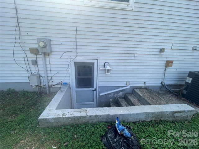 1221 Farmfield Lane, Charlotte, NC 28213