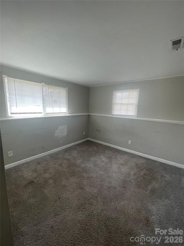 1221 Farmfield Lane, Charlotte, NC 28213