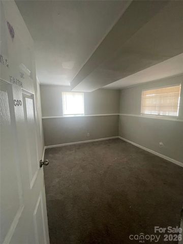 1221 Farmfield Lane, Charlotte, NC 28213