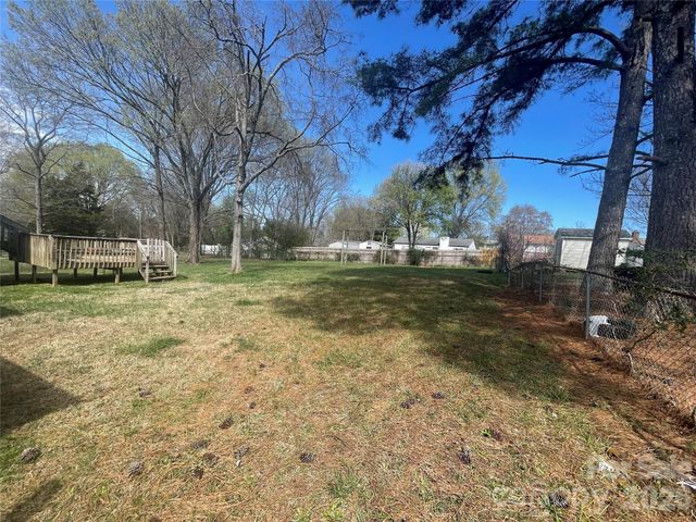 1221 Farmfield Lane, Charlotte, NC 28213