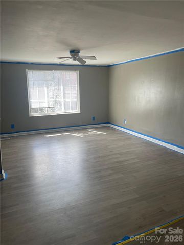 1221 Farmfield Lane, Charlotte, NC 28213