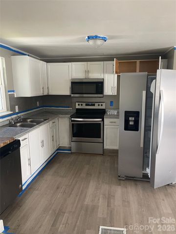 1221 Farmfield Lane, Charlotte, NC 28213