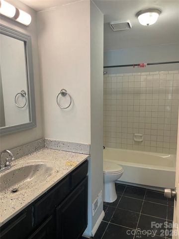 1221 Farmfield Lane, Charlotte, NC 28213