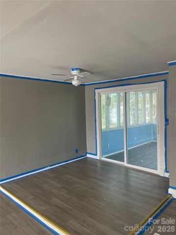 1221 Farmfield Lane, Charlotte, NC 28213