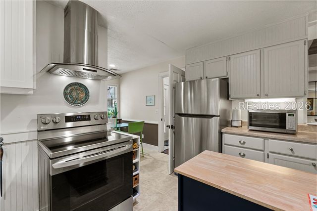 25 Fernwood Ct, Hilton Head Island, SC 29926