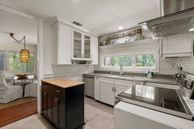 25 Fernwood Ct, Hilton Head Island, SC 29926