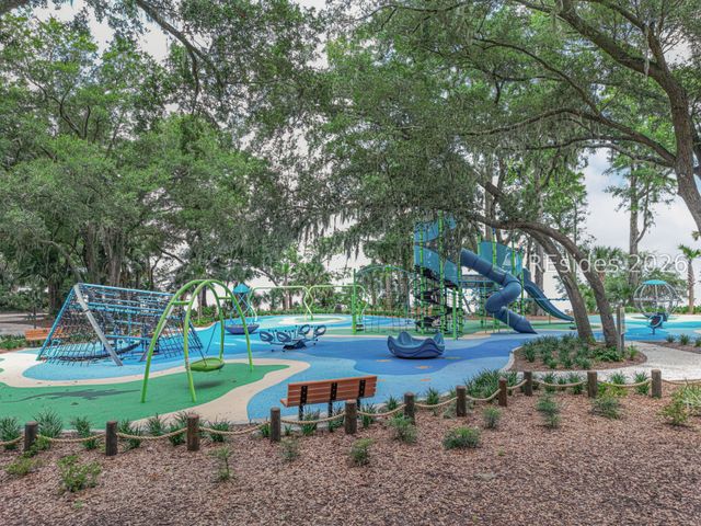 25 Fernwood Ct, Hilton Head Island, SC 29926
