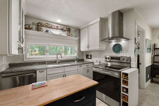 25 Fernwood Ct, Hilton Head Island, SC 29926