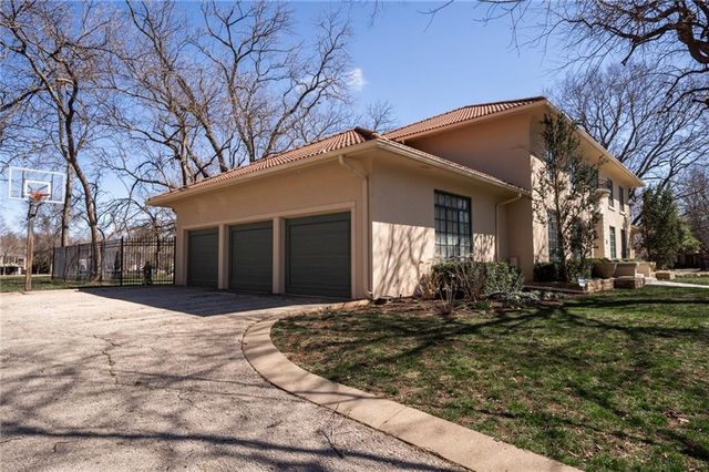 4412 Nicklaus Drive, Lawrence, KS 66047