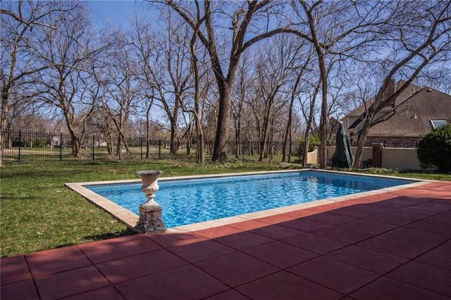 4412 Nicklaus Drive, Lawrence, KS 66047