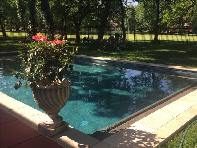 4412 Nicklaus Drive, Lawrence, KS 66047