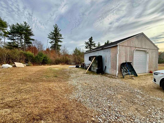 3 Major John Simpson Way, Deerfield, NH 03037