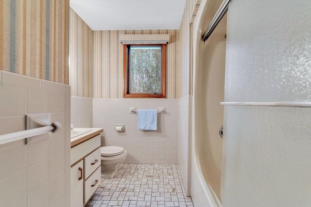 435 Acapesket Road, Falmouth, MA 02536