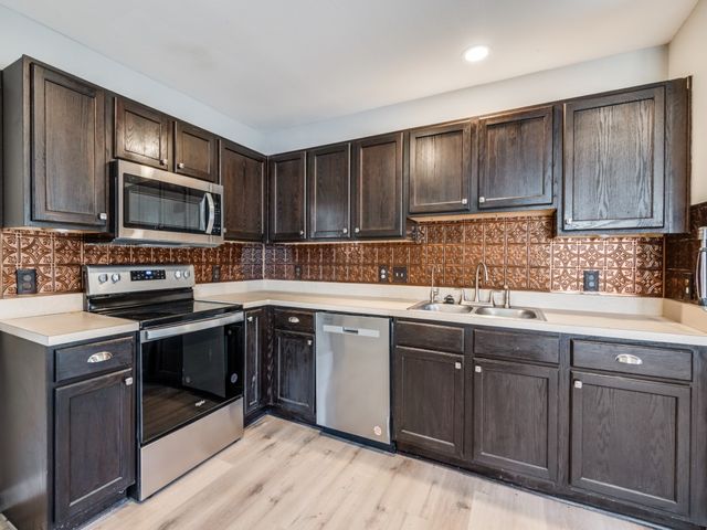 3206 Buckskin Drive, Dallas, TX 75241