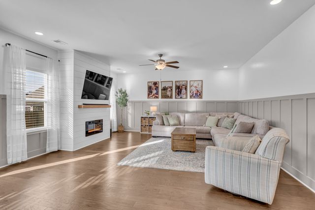 1393 Wentworth Dr, Gallatin, TN 37066