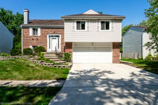 124 Midway Lane, Vernon Hills, IL 60061