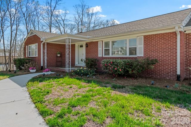 3291 Burton Road, Thomasville, NC 27360