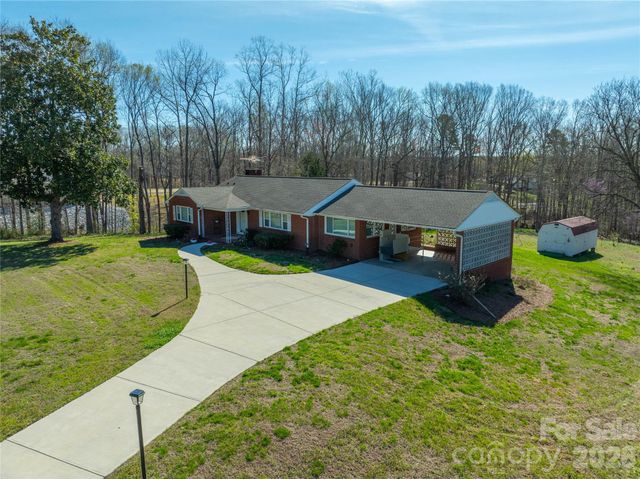 3291 Burton Road, Thomasville, NC 27360