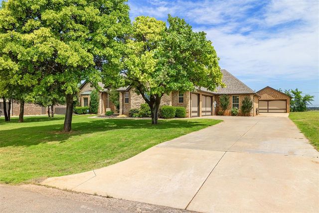 2250 Jackson Lane, Blanchard, OK 73010