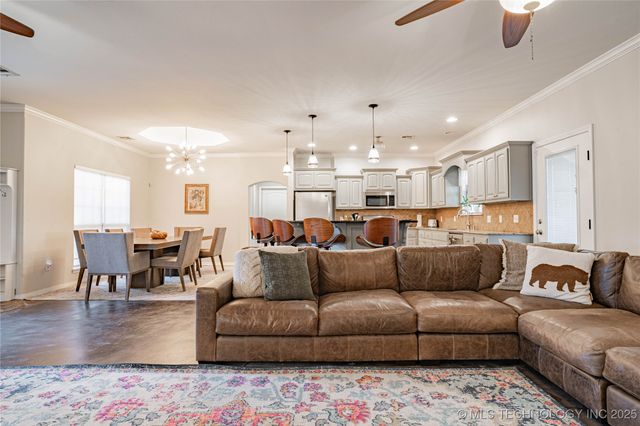 906 Aspenwood Street, Cleveland, OK 74020