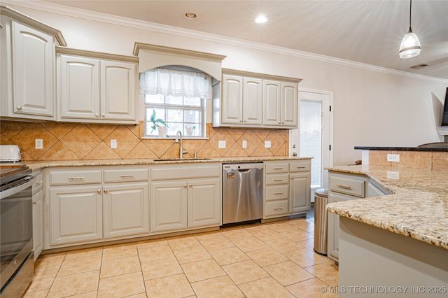 906 Aspenwood Street, Cleveland, OK 74020