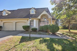 17 Fox Hollow Drive 17, Windsor Locks, CT 06096