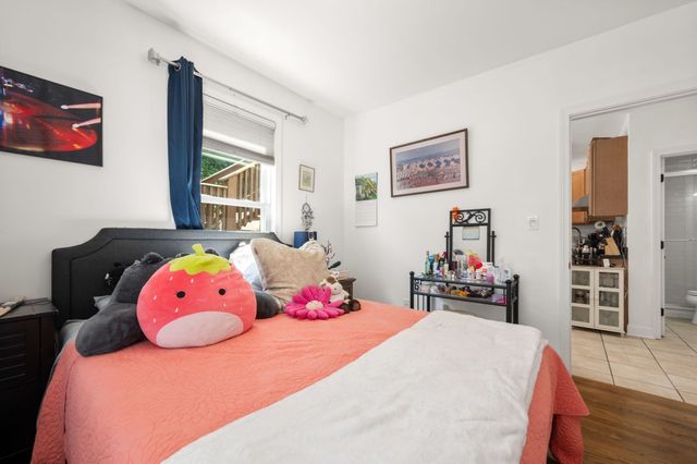 53 Myrtle St 2, Waltham, MA 02453