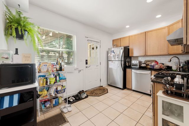 53 Myrtle St 2, Waltham, MA 02453