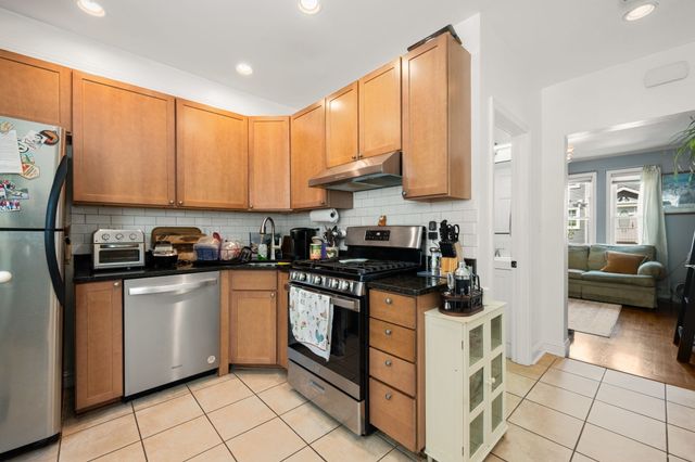 53 Myrtle St 2, Waltham, MA 02453