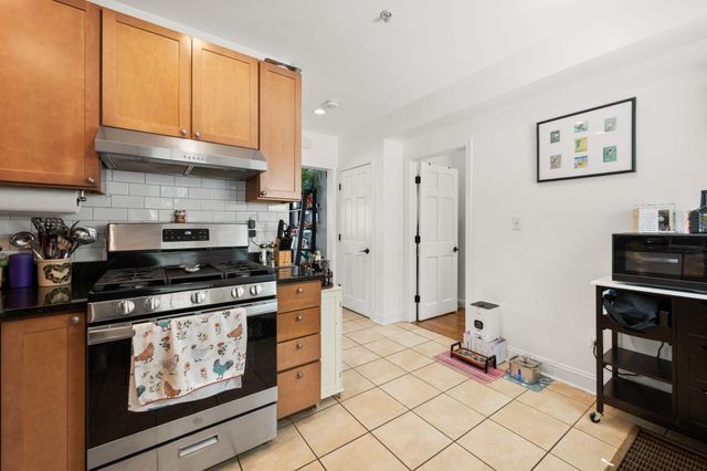 53 Myrtle St 2, Waltham, MA 02453