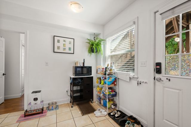 53 Myrtle St 2, Waltham, MA 02453