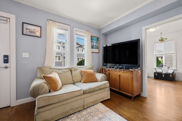 53 Myrtle St 2, Waltham, MA 02453