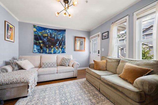 53 Myrtle St 2, Waltham, MA 02453