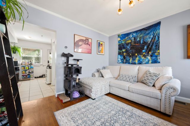 53 Myrtle St 2, Waltham, MA 02453