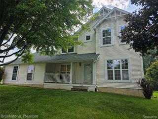 14388 Oak Leaf Trail, Fenton Charter Township, MI 48451