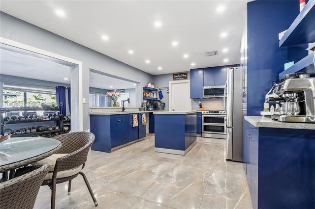 9795 NW 27th Ter, Doral, FL 33172