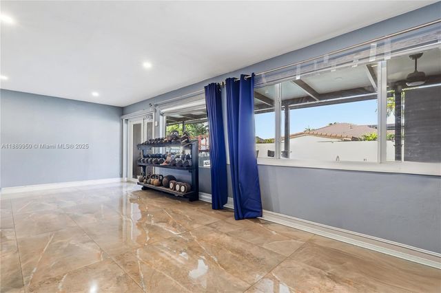 9795 NW 27th Ter, Doral, FL 33172