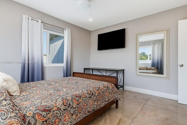 9795 NW 27th Ter, Doral, FL 33172