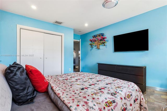 9795 NW 27th Ter, Doral, FL 33172