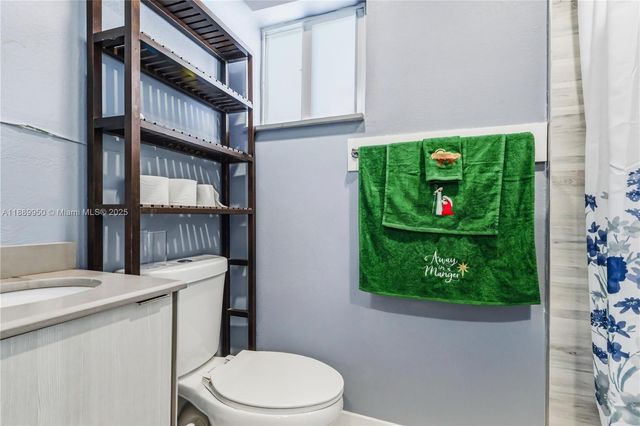 9795 NW 27th Ter, Doral, FL 33172