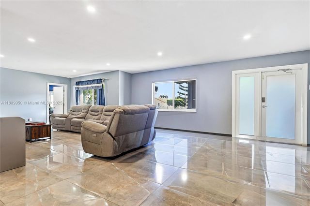 9795 NW 27th Ter, Doral, FL 33172