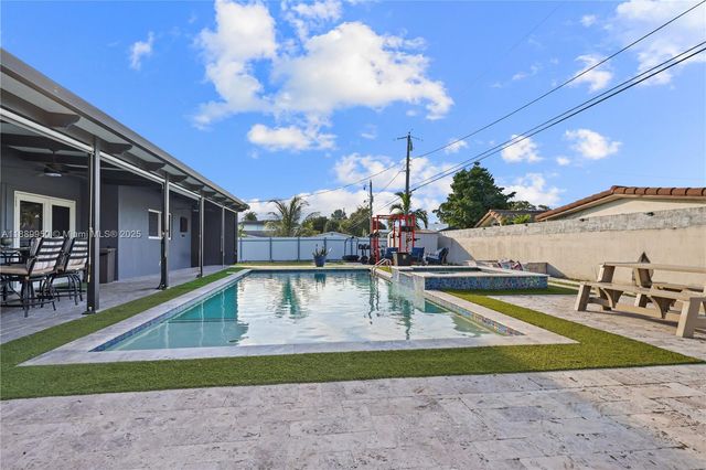 9795 NW 27th Ter, Doral, FL 33172